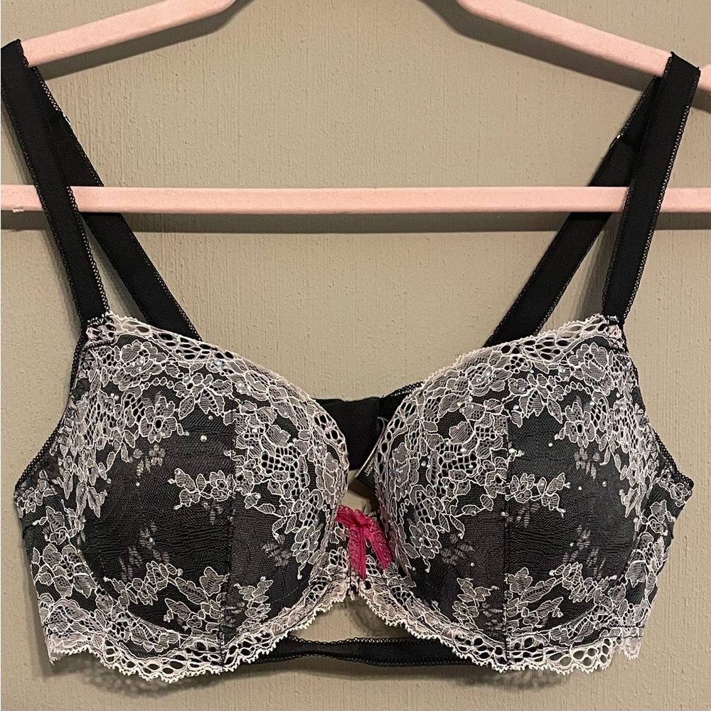 Elegant Lace Black and White  Victoria Secret Bra